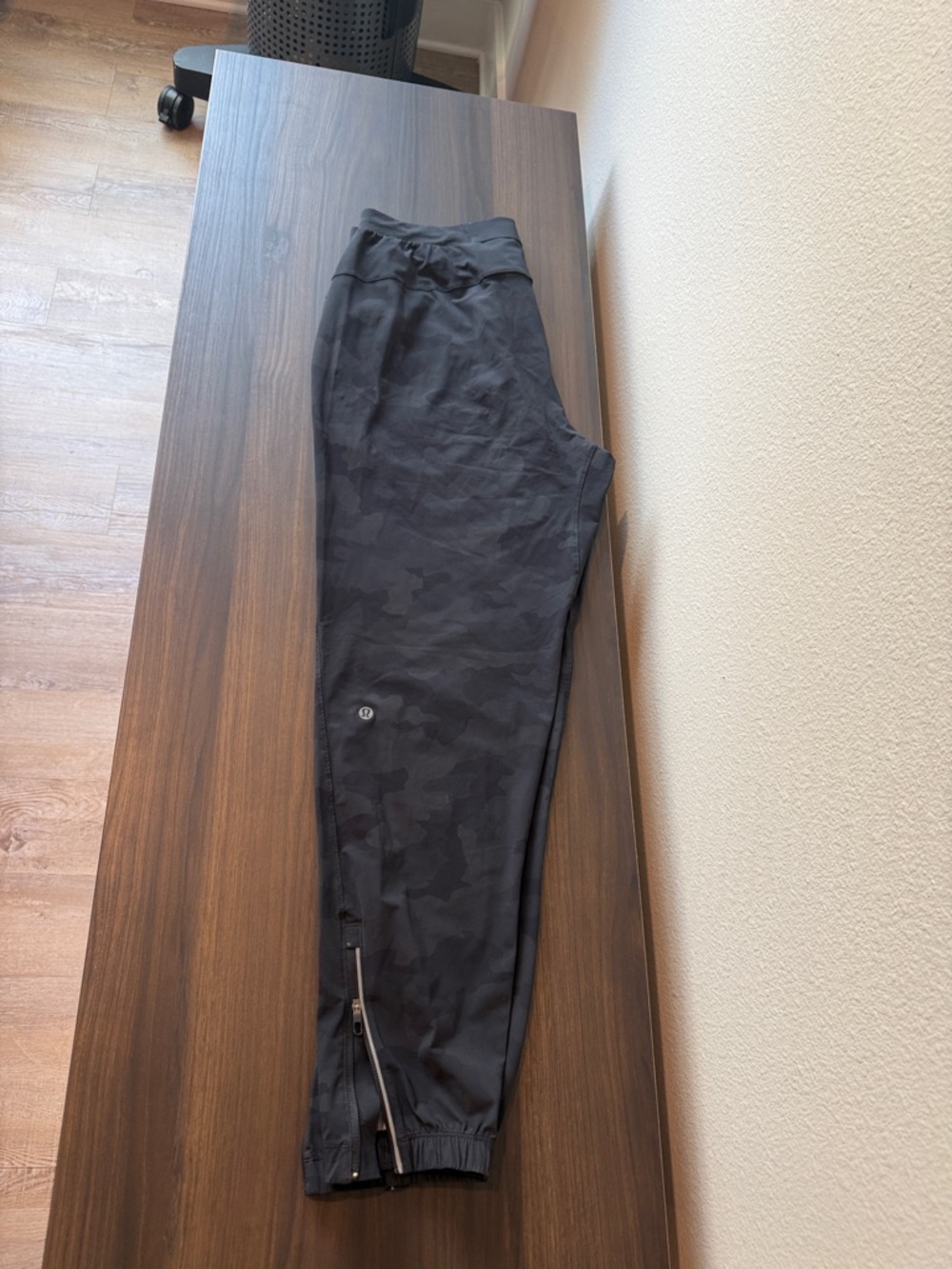 Lululemon Mens L Surge Jogger Black Camo